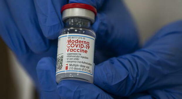 «Il vaccino Moderna dovrebbe rendere immuni al Covid fino a un periodo di 2 anni»