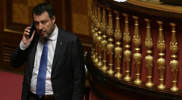 Salvini all'attacco: «Basta follia M5s e giochini di potere Pd, scelgano gli italiani»