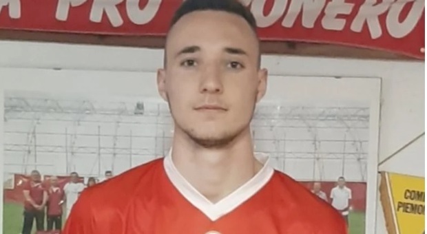 L'auto precipita nella scarpata: Giulio, giovane calciatore, muore a 21 anni