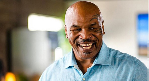 Mike Tyson, dal ring all'erba: «Fumo 40mila dollari di marijuana al mese»