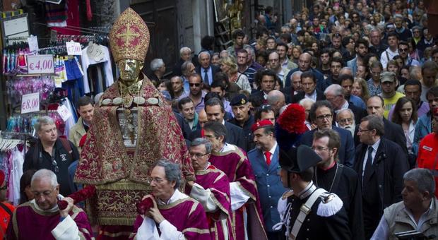 Torna la processione di maggio del busto e sangue di San Gennaro