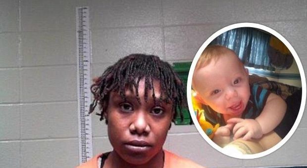 Rapisce il figlio della vicina di casa e poi gli dà fuoco: il bambino aveva solo 6 mesi