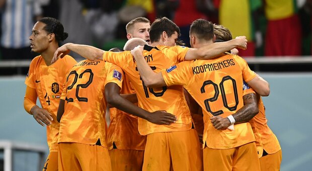 L'Olanda batte 2-0 il Senegal al fotofinish: Gakpo e Klaassen portano gli oranje al primo posto del girone