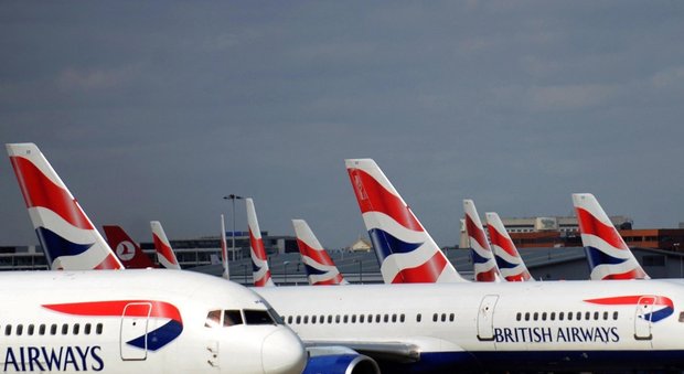 British Airways, computer in tilt: annullati tutti i voli di oggi. I media: "Attacco hacker"
