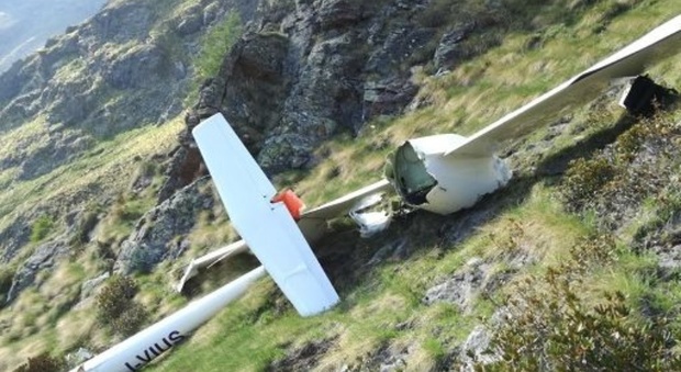 Aliante precipita e si schianta contro la montagna: morto il pilota