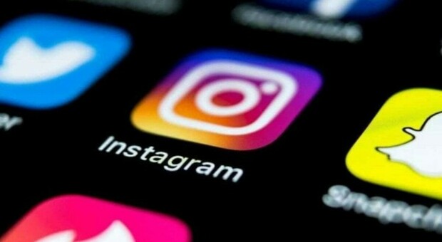 Instagram down, problemi nella chat: «I messaggi si cancellano da soli»
