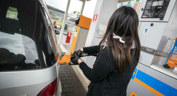 Benzina e gasolio, tornano i rincari: ecco i prezzi aggiornati dei carburanti