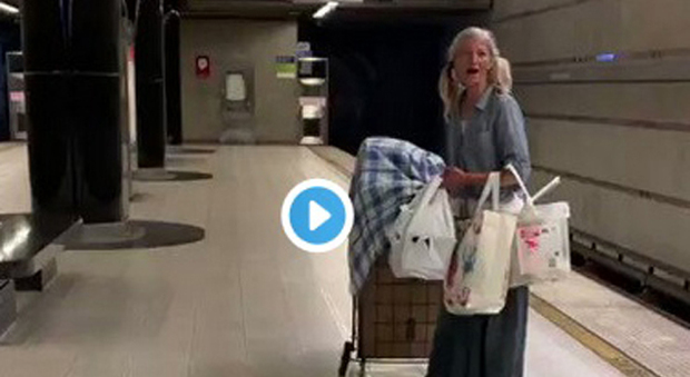 La senzatetto canta Puccini nella metro e le offrono un contratto discografico