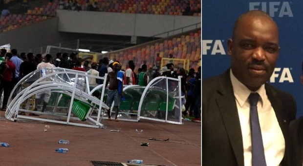 Nigeria fuori dai Mondiali, scontri dei tifosi in campo: ucciso un medico Fifa