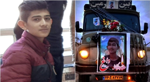 La polizia insegue dei giovani in auto, poi spara: morto un 17enne. Ancora orrore in Iran