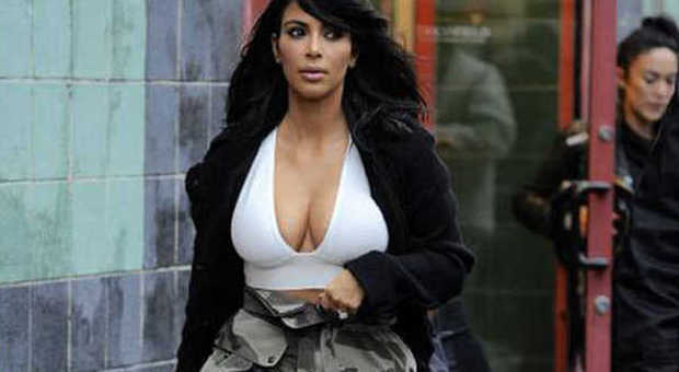 Kim Kardashian, super scollatura "sotto zero" a New York