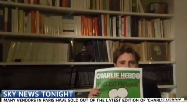 Charlie Hebdo, Sky News censura la vignetta ​in copertina: imbarazzo in diretta tv