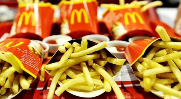 Patatine fritte del McDonald's, due impiegati svelano il segreto. Ma l'azienda smentisce