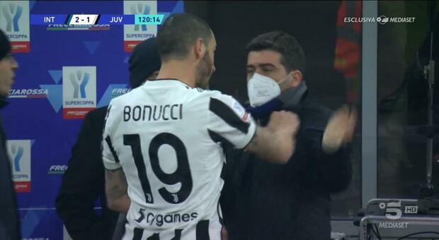Juve, lite in Supercoppa con il dirigente dell'Inter: per Bonucci multa da 10mila euro