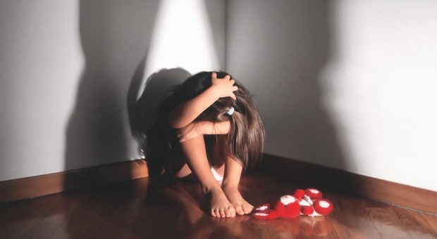 Bambina di 8 anni all'ospedale: «Violenza sessuale». Interrogato un parente a cui la piccola era stata affidata
