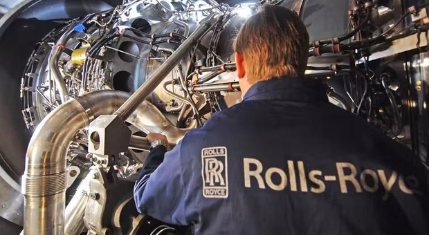 Rolls Royce aiuta i suoi dipendenti: 2mila sterline in più contro la crisi