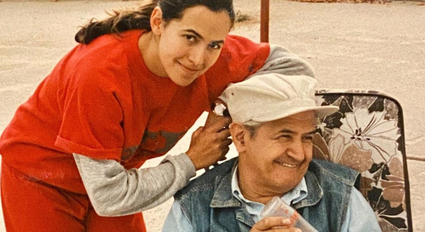 Barbara D'Urso, la foto con il padre: «Mi manchi». Ma i fan notano un dettaglio: «Com'è possibile?»