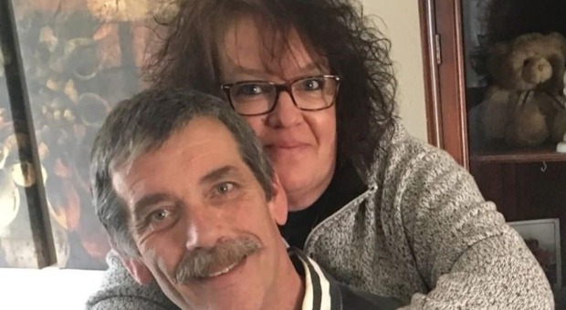 Marito e moglie si ammalano di tumore: Steve e Wendy muoiono a 10 ore di distanza l'uno dall'altra
