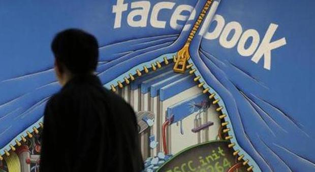 Facebook "smaschera" i suoi utenti, ecco cosa cambierà sul social