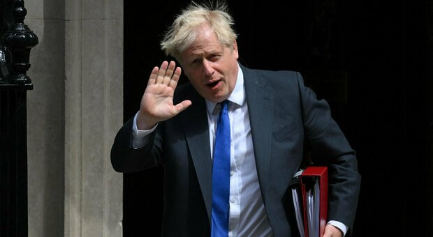 Boris Johnson è al capolinea: «Ma resisto» Si dimettono 41 tra ministri e sottosegretari