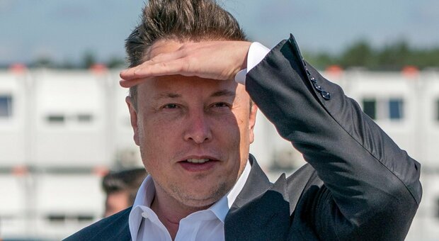 Elon Musk, il figlio di due anni adora i razzi giocattolo: «Li distrugge tutti, si arrabbia perché non volano»
