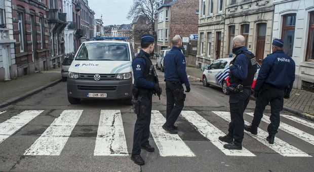 Belgio, paura al ristorante: un uomo accoltella e uccide due donne