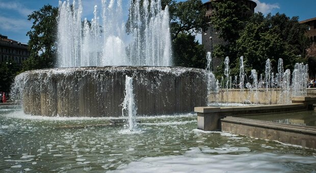 Milano, contro la siccità fontane chiuse e stop irrigazioni. E nei negozi aria condizionata a 26 gradi