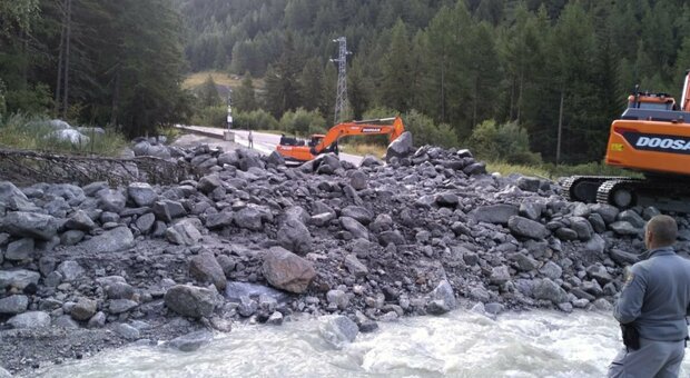 Courmayeur senz'acqua dopo la frana in Val Ferret: «Danni all'acquedotto». Cosa sta succedendo