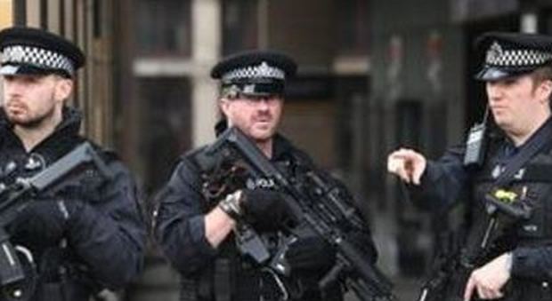 Londra, allarme a Westminster: fermato un uomo armato di coltello. La polizia. "Non è terrorismo"