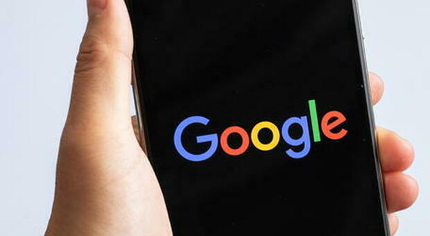 Google prende in giro Apple nel grande giorno dell'iPhone 13: «Io aspetterei Pixel 6»