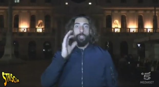Brumotti aggredito a Padova: arrestato uno degli spacciatori dell'agguato all'inviato di “Striscia la notizia”, le immagini