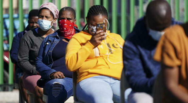 Omicron, in Sudafrica cambia tutto: stop quarantena per gli asintomatici