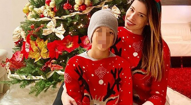 Aida Yespica e la foto col figlio Aron su Instagram: «Dovete dire la vostra per sentirvi qualcuno?»