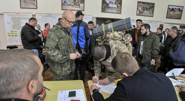 Russia, l'esercito dei papà. «Anziani con i capelli bianchi inviati al fronte senza addestramento»