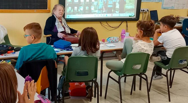 Maestra torna a insegnare a 96 anni: Irene Verdi è un'istituzione nella scuola di Don Milani
