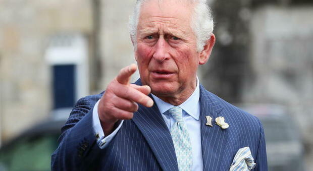 Gran Bretagna, soldi per onorificenze reali: confermate dimissioni ex aiuto del principe Carlo