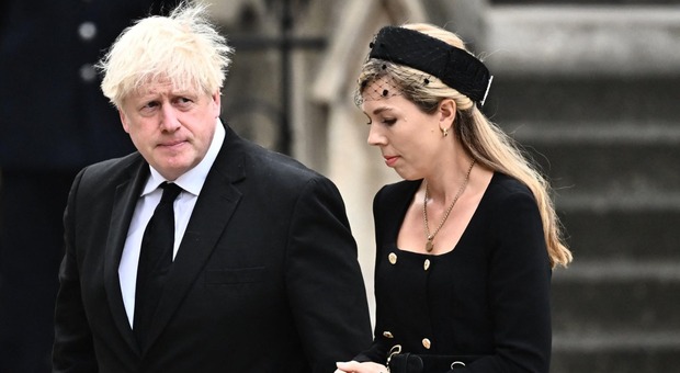 Funerali Regina, la moglie di Boris Johnson e l'abito Karen Millen noleggiato per 7 sterline al giorno