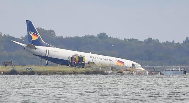 Incidente aereo, Boeing 737 esce di pista: chiuso l'aeroporto di Montpellier