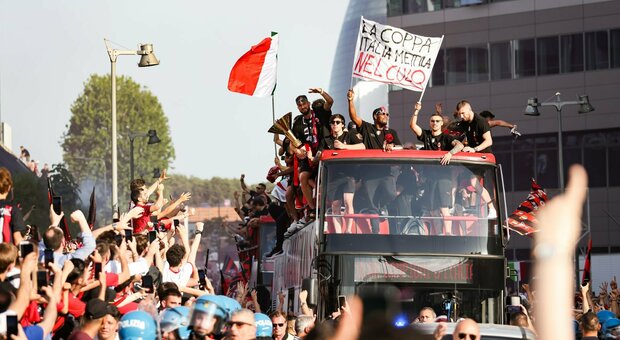 La Procura federale apre un'inchiesta sullo striscione del Milan contro l'Inter: «La Coppa Italia mettila nel...»