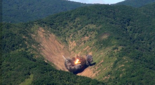 Seul sgancia 8 bombe vicino al confine con la Corea del Nord: "Dimostrazione di forza travolgente"