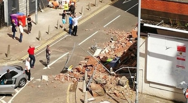 Glasgow, muro crolla in un ristorante italiano. "Era pericolante" -Twitter