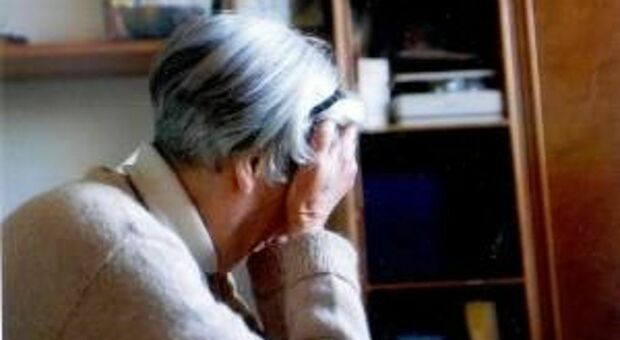 Anziana conserva 100mila euro in contanti in casa: derubata nella notte, non si è accorta di nulla