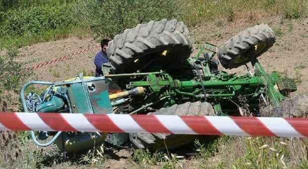Pensionato schiacciato e ucciso dal trattore a Giffoni Valle Piana