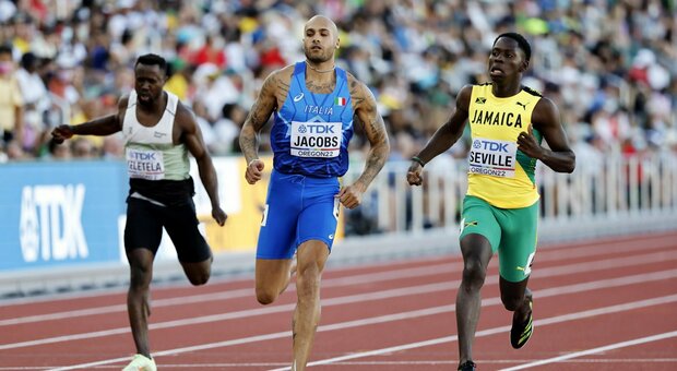 Jacobs ko: salta i 100 metri dei Mondiali di atletica per infortunio. «Un dolore ma tornerò a farvi sognare»