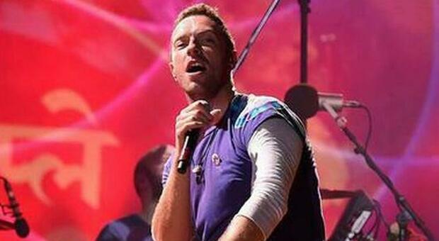 Coldplay, Chris Martin malato: «Ha gravi problemi». L'annuncio che preoccupa i fan