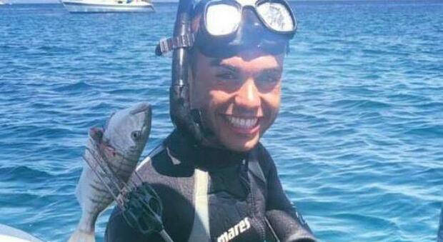 Sub si immerge e non torna più a galla: Gabriele Ibba morto a 21 anni, ipotesi malore in acqua