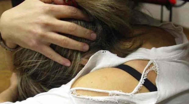 Stupro di gruppo a Lignano, le amiche della vittima: «Ha incontrato i ragazzi sul lungomare e ha deciso di seguirli»