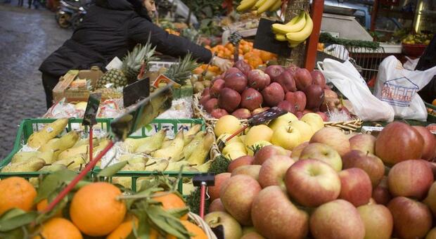 Prezzi alle stelle per frutta e verdura a Milano: rincari dal 16 al 40%