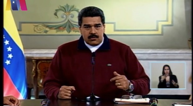 Maduro e il maglione Lacoste, Venezuela indignato: "Costa quanto 147 stipendi". Bufera dopo il tweet