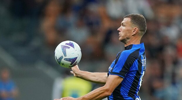 Inter-Cremonese 3-1, i nerazzurri sorpassano il Milan con i gol di Correa, Barella e Lautaro